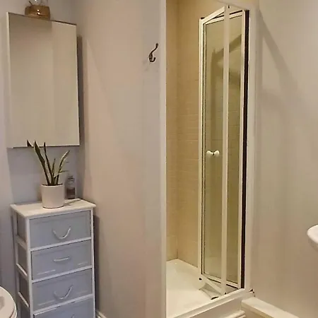 Apartment Stylish 2bdr With Large Balcony Near