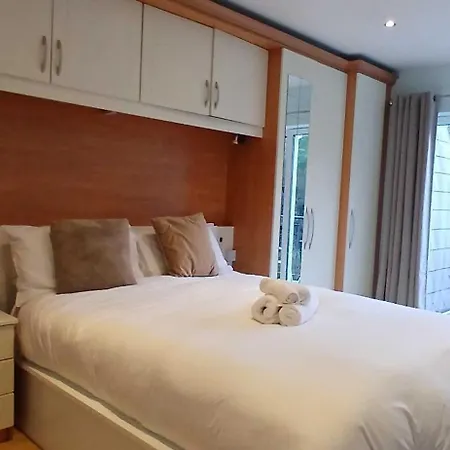 Stylish 2bdr With Large Balcony Near Apartament