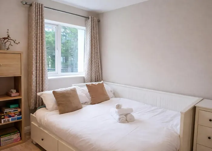 Stylish 2bdr With Large Balcony Near Dublino