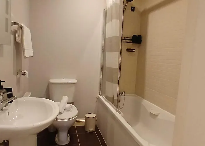 Stylish 2bdr With Large Balcony Near *