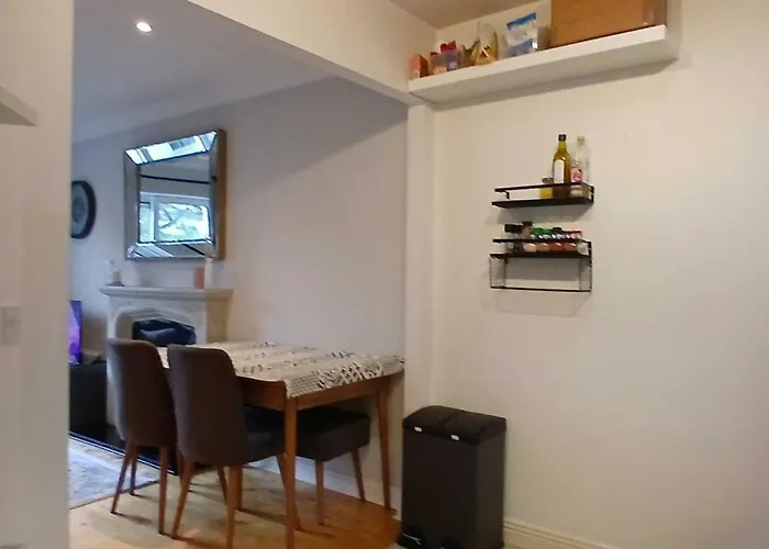 Stylish 2bdr With Large Balcony Near Apartment Dublin