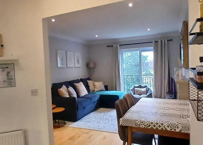 דירה Stylish 2bdr With Large Balcony Near *