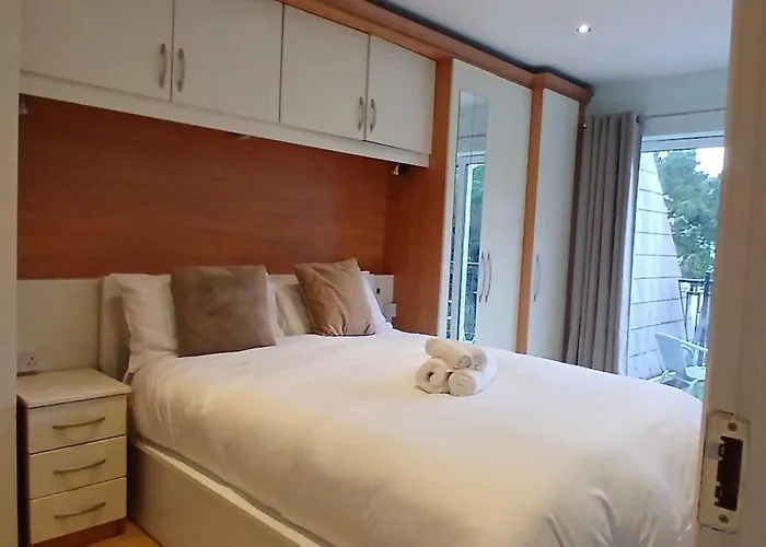 Stylish 2bdr With Large Balcony Near Apartment