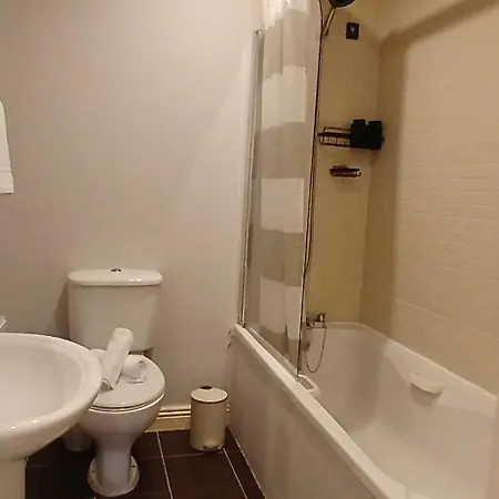 Stylish 2bdr With Large Balcony Near *