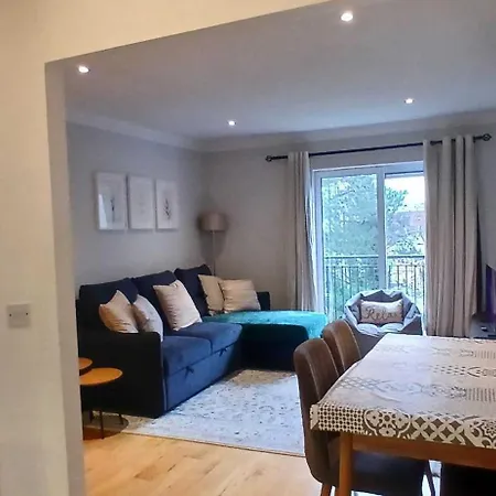 公寓 Stylish 2bdr With Large Balcony Near *