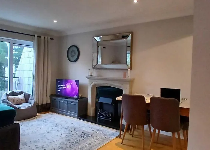 Stylish 2bdr With Large Balcony Near 아파트