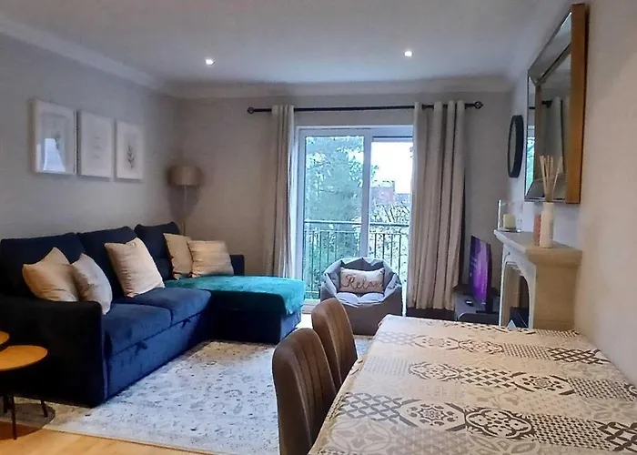 아파트 Stylish 2bdr With Large Balcony Near *