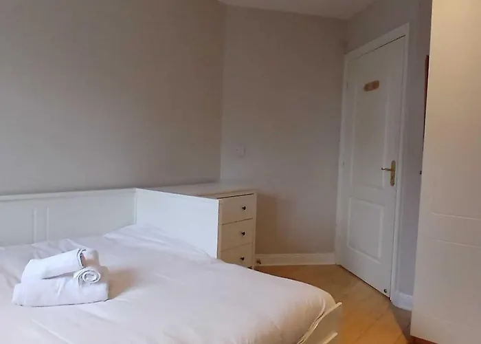 Stylish 2bdr With Large Balcony Near 아파트 *