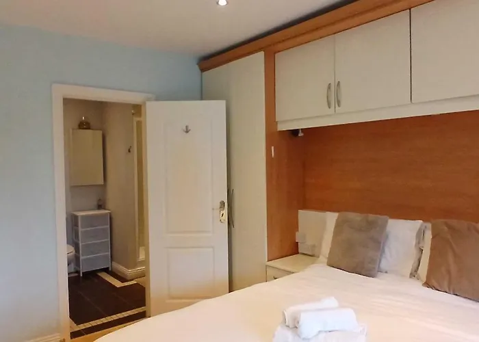 Stylish 2bdr With Large Balcony Near 公寓 *