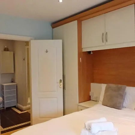 Stylish 2bdr With Large Balcony Near Lejlighed *