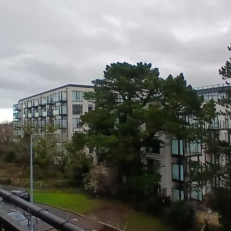 Stylish 2bdr With Large Balcony Near Dublin